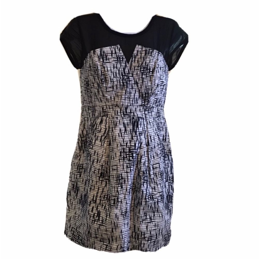 Twinkle by Wenlan Women’s White Black Silk Short Casual Dress Size 2
